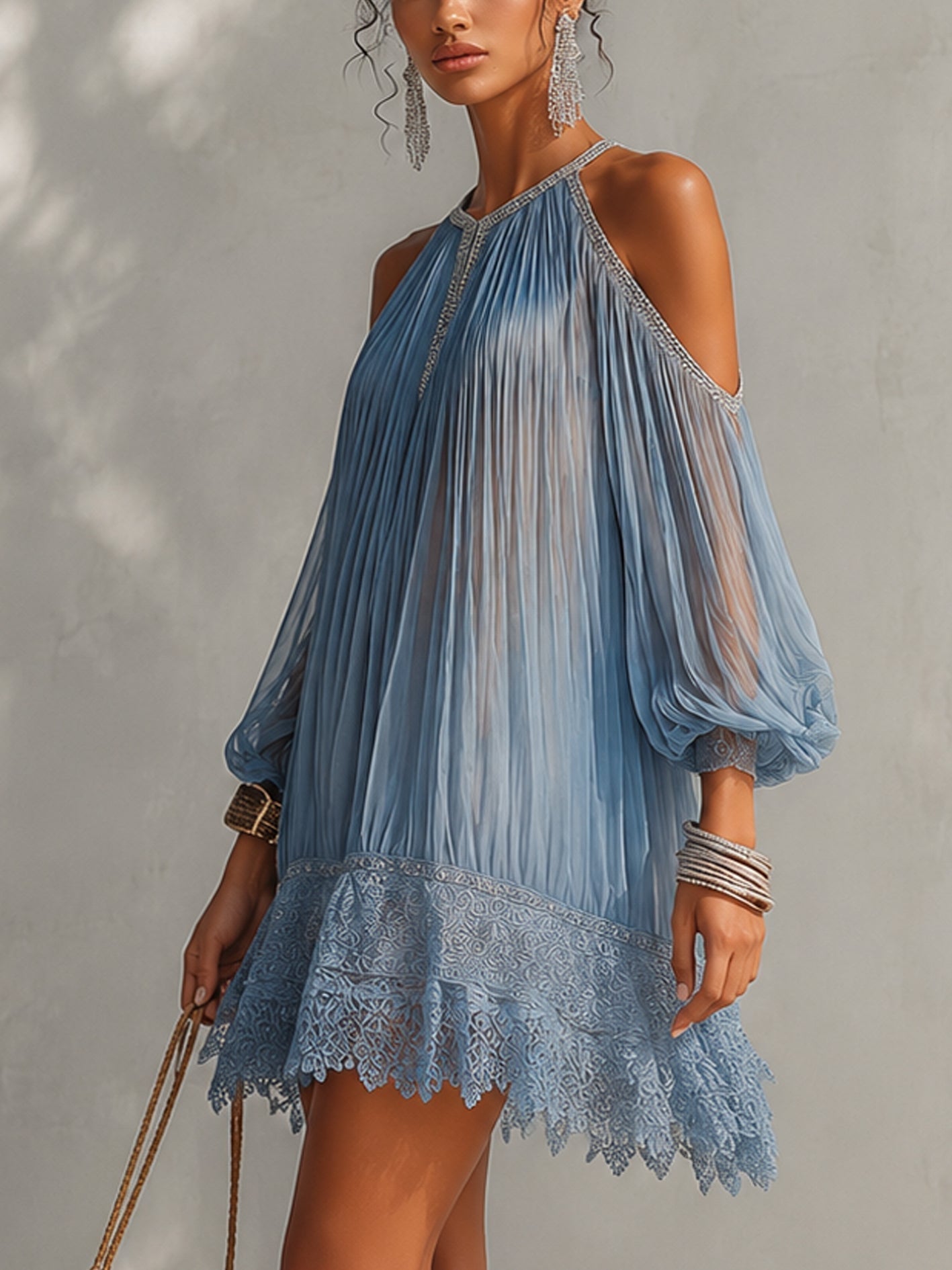 SERAFINA | VESTIDO MINI AZUL DE HOMBROS DESCUBIERTOS, FRUNCIDO Y BAJO DE ENCAJE