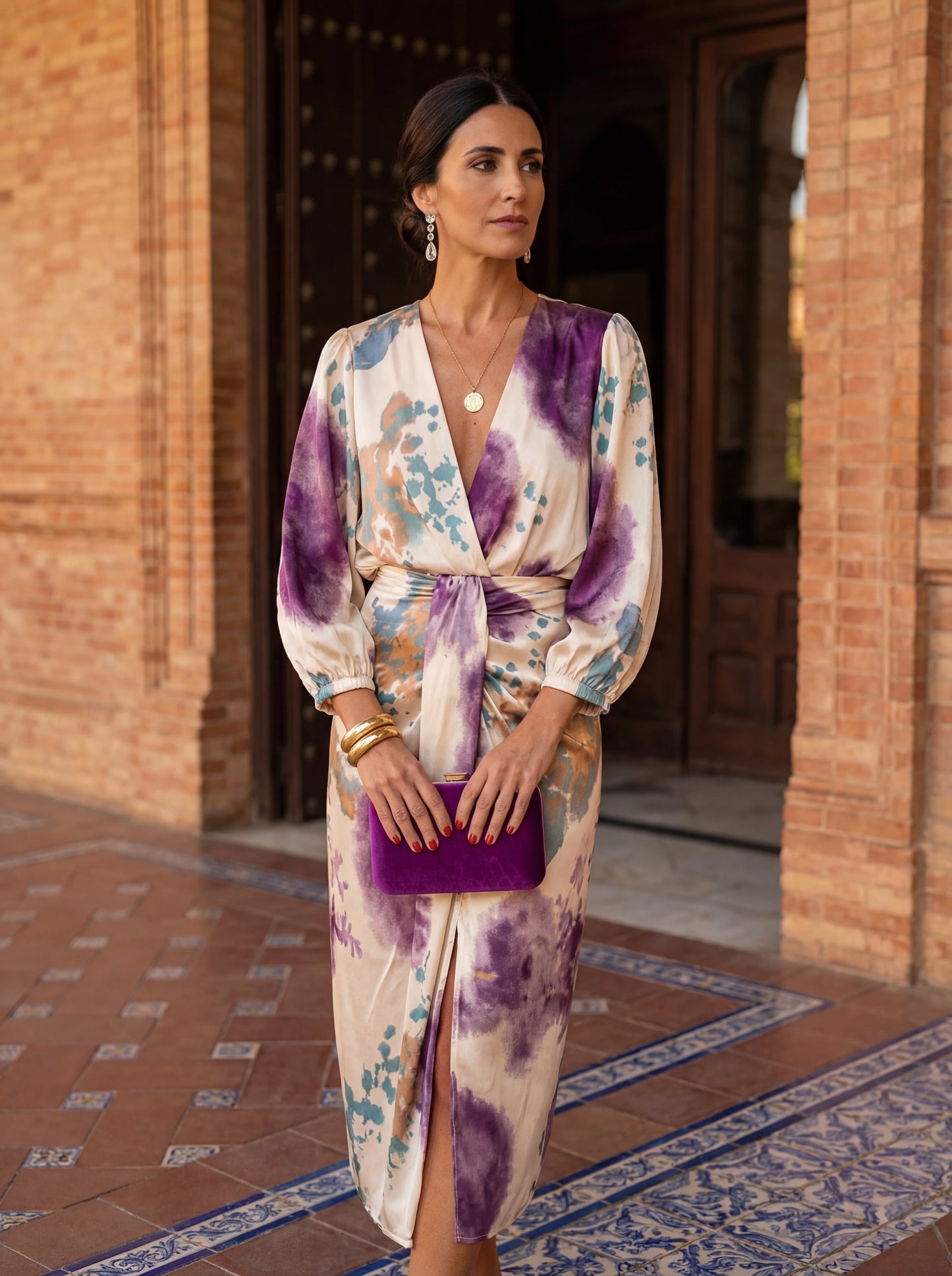 VALERIA · VESTIDO ELEGANTE CON CORTE EN V