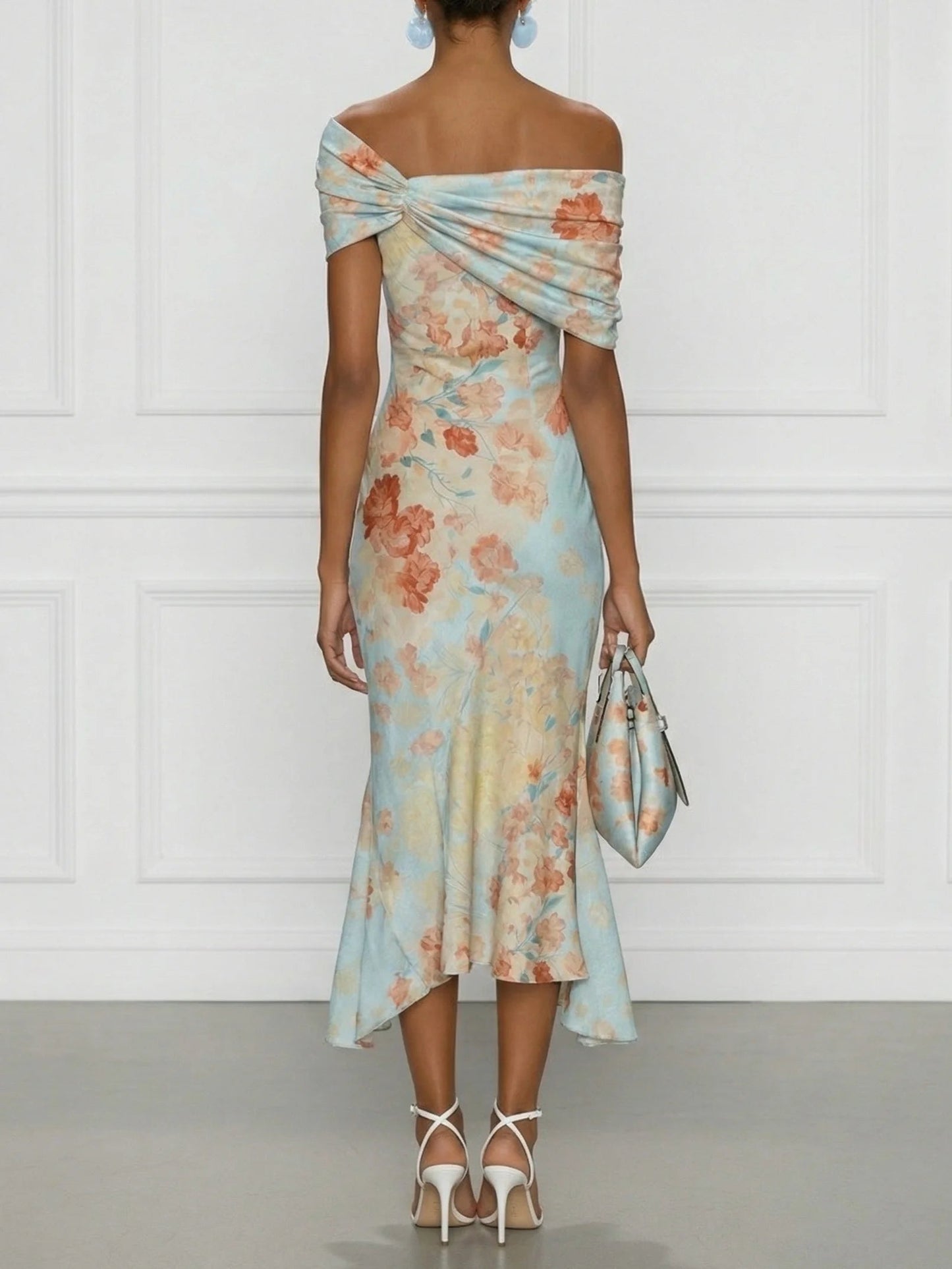 VICTORIA ∙ VESTIDO MIDI SIRENA CON HOMBROS DESCUBIERTOS Y ESTAMPADO FLORAL AZUL