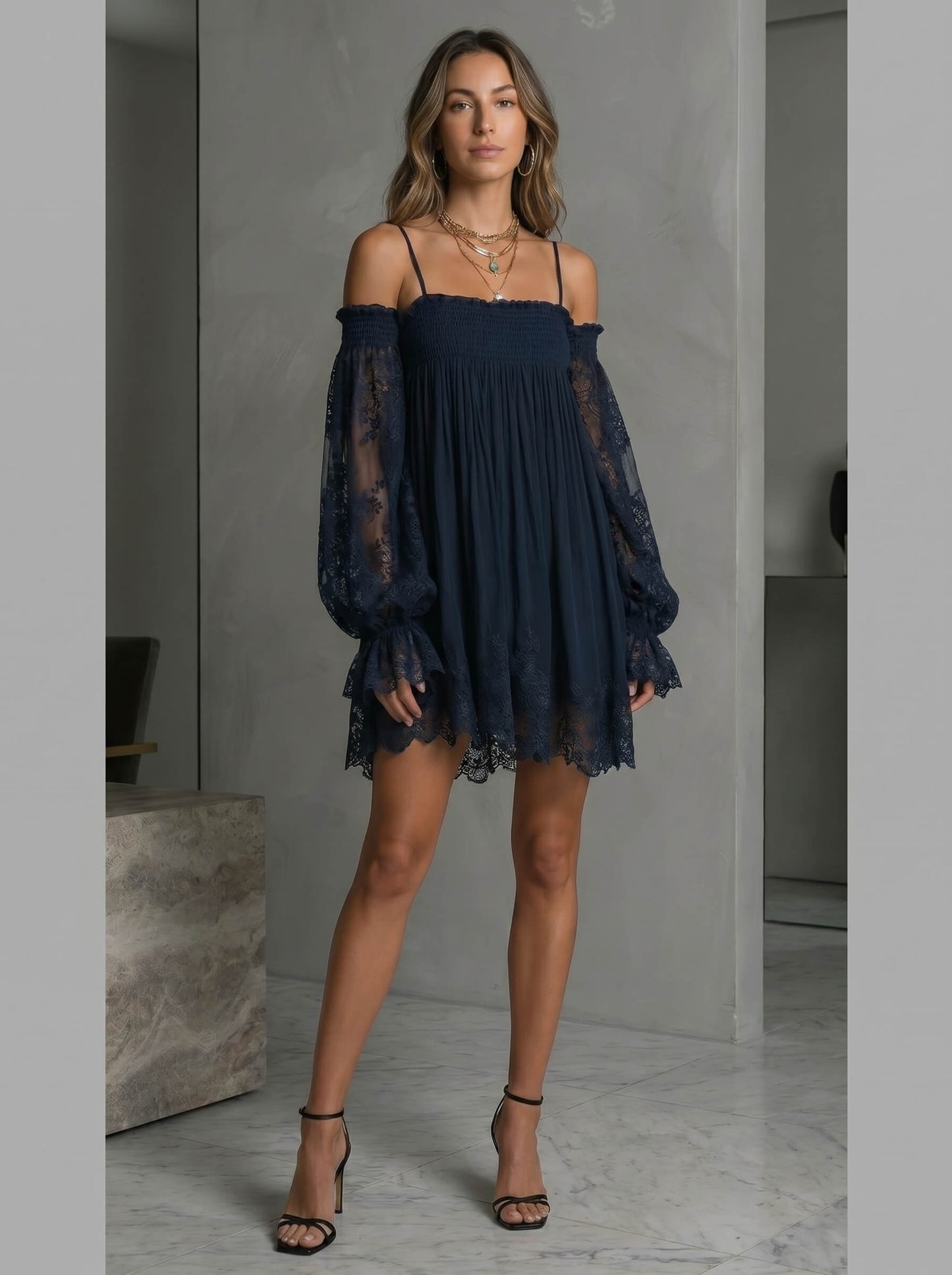 NOEMI ∙ VESTIDO MINI DE GASA CON HOMBROS DESCUBIERTOS Y BORDE DE ENCAJE