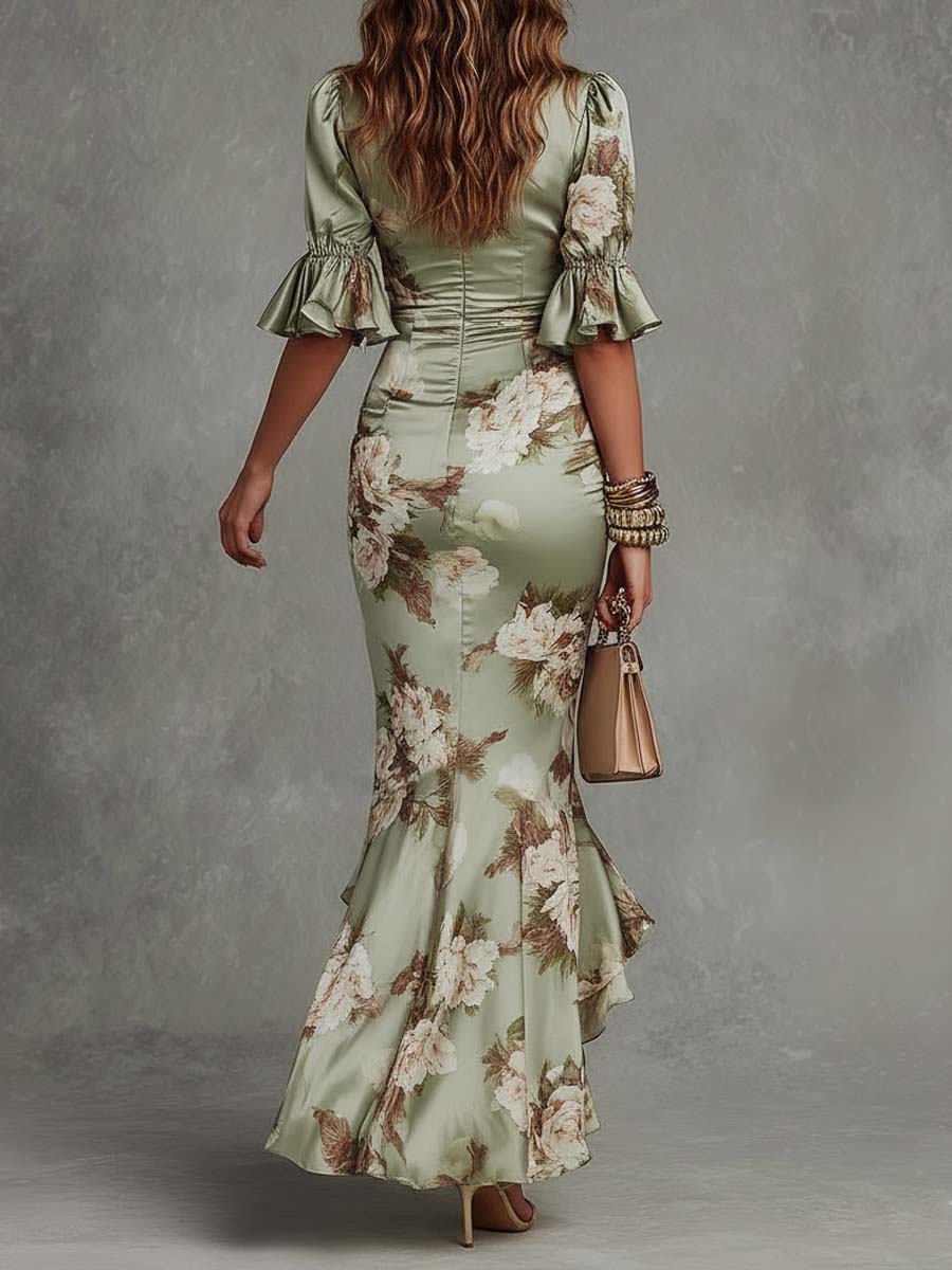 EMILIA | VESTIDO MAXI ASIMÉTRICO DE SATÉN VERDE FLORAL, MANGAS CAMPANA, CUELLO EN V
