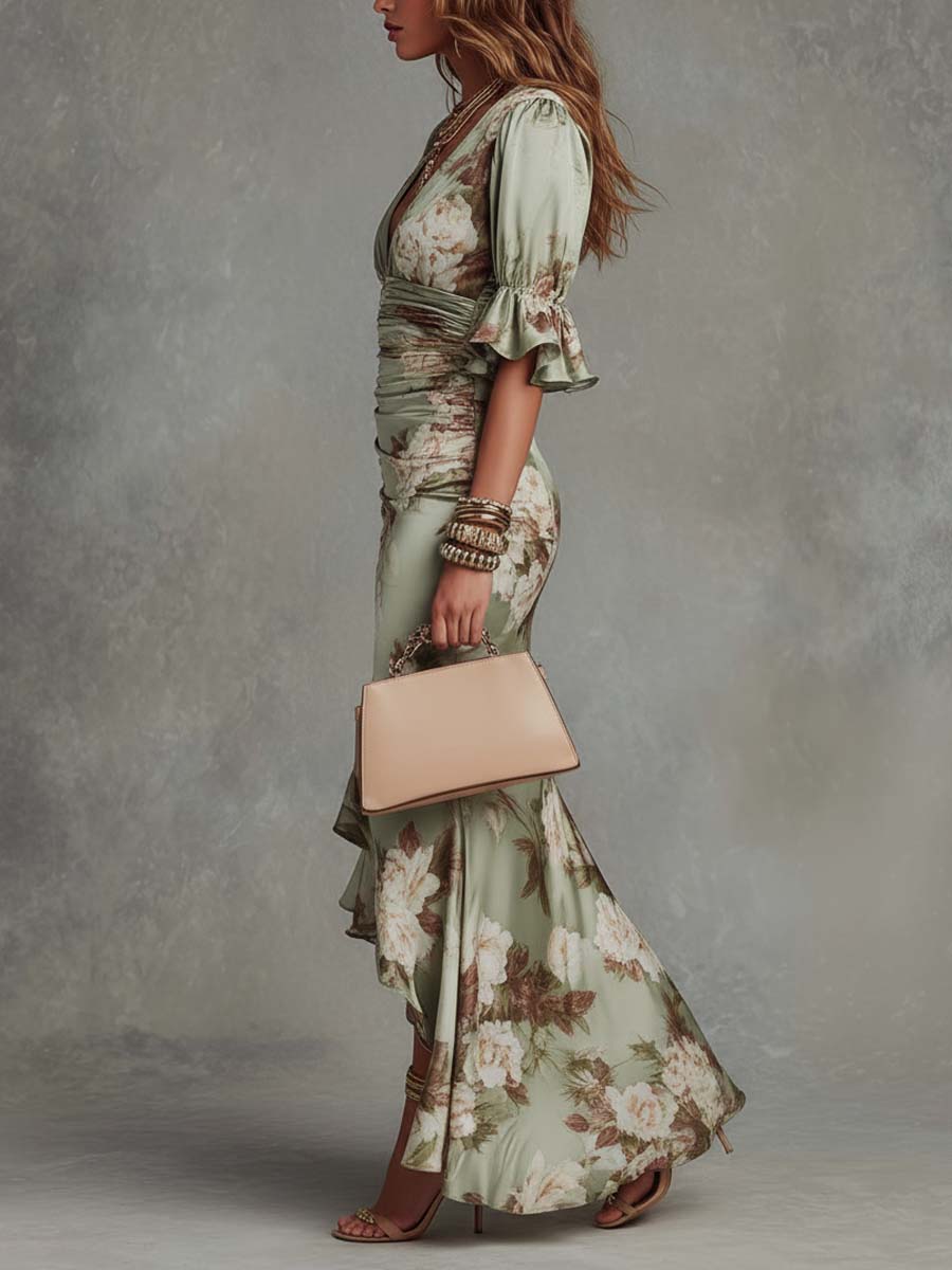 EMILIA | VESTIDO MAXI ASIMÉTRICO DE SATÉN VERDE FLORAL, MANGAS CAMPANA, CUELLO EN V