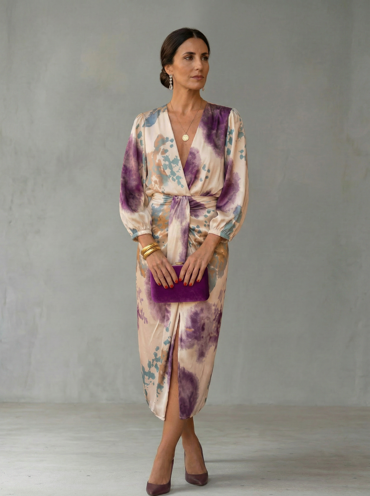 VALERIA · VESTIDO ELEGANTE CON CORTE EN V