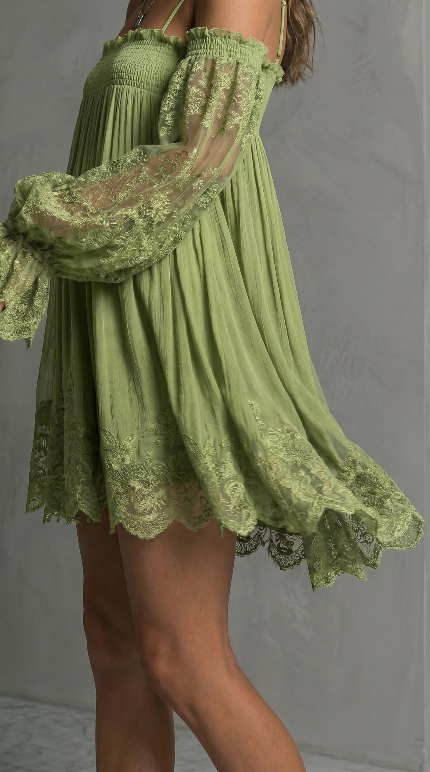 NOEMI ∙ VESTIDO MINI DE GASA CON HOMBROS DESCUBIERTOS Y BORDE DE ENCAJE